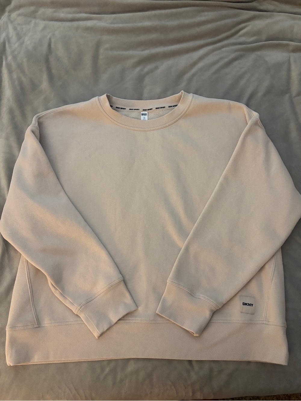 Women’s crewneck sweatshirt